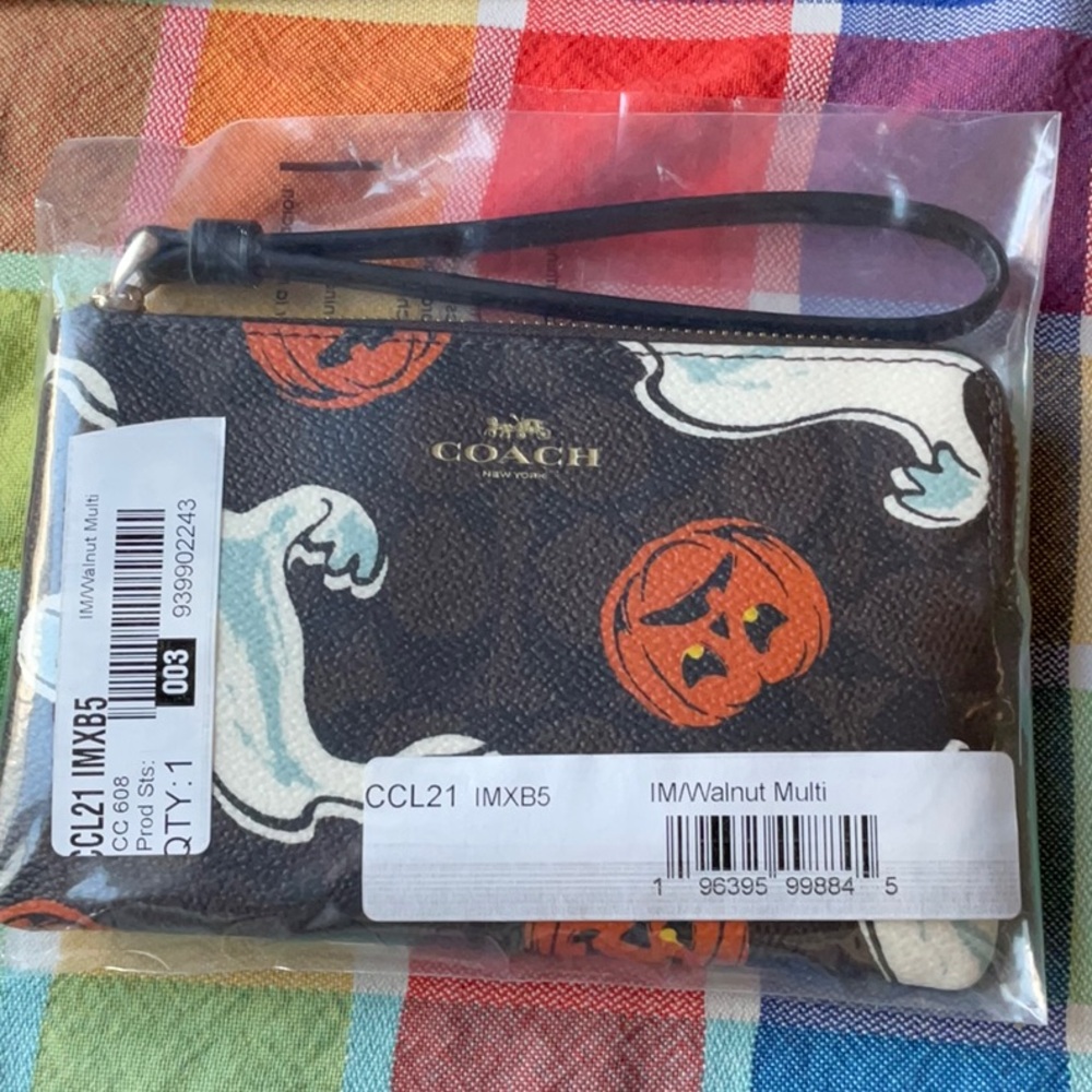 π»ππ» COACH CORNER ZIP WRISTLET IN SIGNATURE CANVAS WITH HALLOWEEN PRINT π»ππ» NWT π» - Picture 10 of 16
